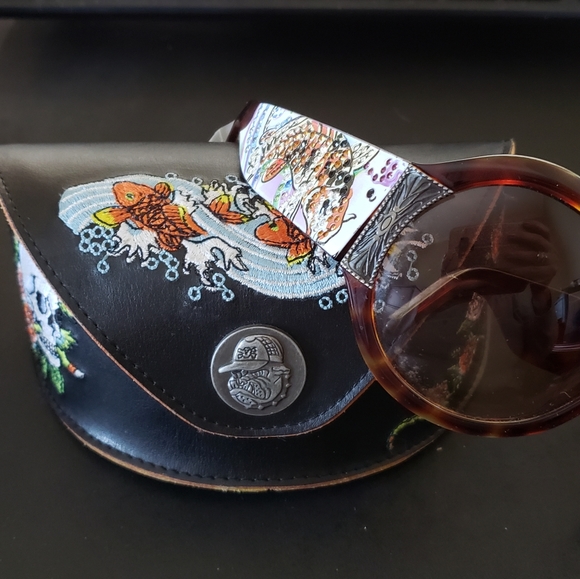 Ed Hardy Accessories - Ed Hardy Tortoise/ Brown Sunglass w/ Case